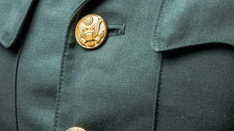 Oberstleutnant Gehalt: Was Soldatinnen und Soldaten in diesem Dienstgrad wirklich verdienen