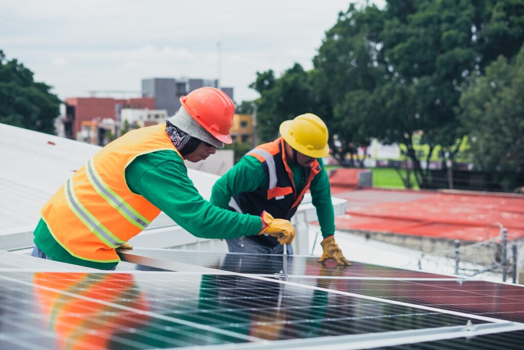 Elektriker Gehalt 2026: Was Elektroniker für Energie- und Gebäudetechnik wirklich verdienen