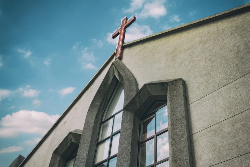 Was verdient ein Kardinal? Gehalt, Unterschiede und Rolle im Vergleich zum Papst
