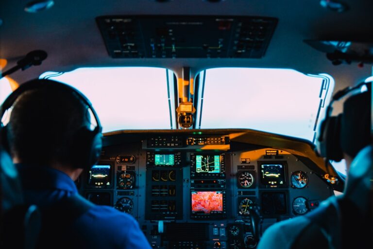 Was verdient ein Pilot? Gehälter von Airline-, Fracht- und Bundeswehr-Piloten im Überblick